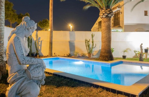 Conil de la Frontera Villa | Villa La Contenta jardín y piscina en Conil centro