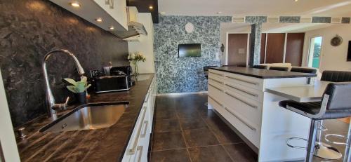 Sete Villa | VILLA LA MAZAL, Bord de Mer, Piscine, Double Baignoire Balneo, Climatisation