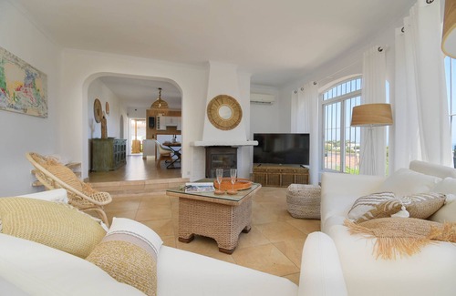 Casas de Torrat Villa | Villa 'La Perla Calpe Seaview' with Sea View, Wi-Fi and Air Conditioning