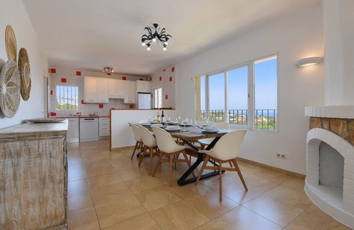 Casas de Torrat Villa | Villa 'La Perla Calpe Seaview' with Sea View, Wi-Fi and Air Conditioning