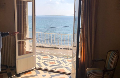 Carqueiranne Villa | Villa " La plage " waterfront villa, swimming pool, garden, 16 p