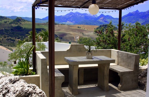 Montecorto Cottage | Villa la Roca, WIFI, air conditioning and pool for 6 people near Ronda
