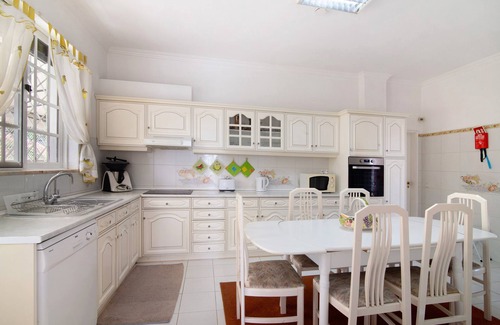 Lagos e Relvas Villa | Villa 'Lagos E Relvas' with Mountain View, Wi-Fi and Air Conditioning