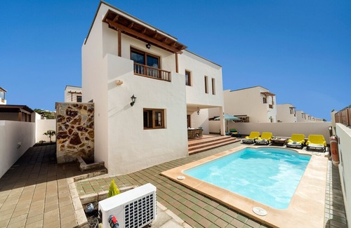 Costa Teguise Villa | Villa Las Salinas: Large Heated Private Pool, Walk to Beach, A/C, WiFi