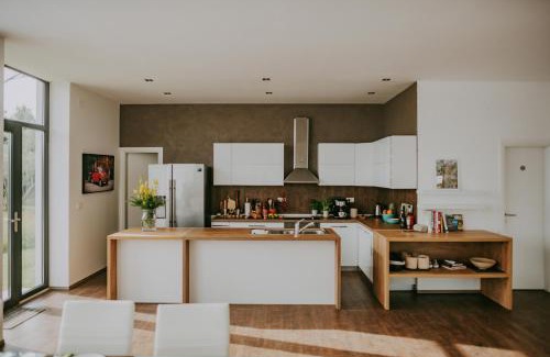 Kastel Villa | Villa Laurus Residence