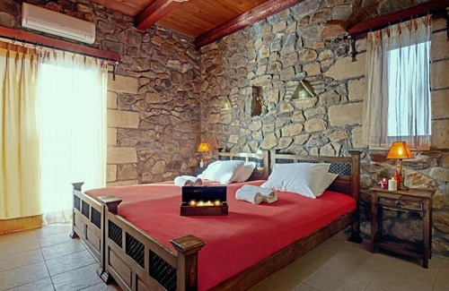 Livadia Villa | Villa Lefkothea is a luxury villa with its own pool overlooking the sea.