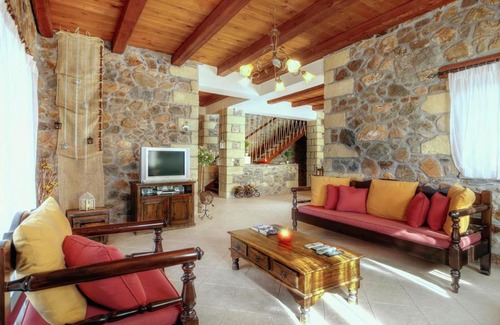 Livadia Villa | Villa Lefkothea is a luxury villa with its own pool overlooking the sea.