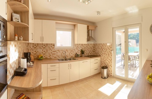 Omis Villa | Villa Leonore in Omis + Heated Pool, Fitness, PS5,sandy beach just 3 min walk.