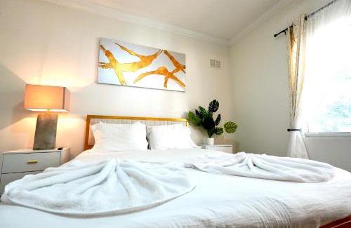 Crescent Beach House | Villa Lidō -2BR Coastal Charm - Stargaze & Beach Walks