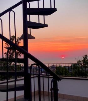 Giulianova House | Villa Lida Apartment, in collina con ampio terrazzo e vista mare