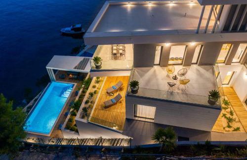 Vinisce Villa | Villa Lijub Seafront - 4 Bedroom Villa - Stunning Sea Views - Gym And Wifi