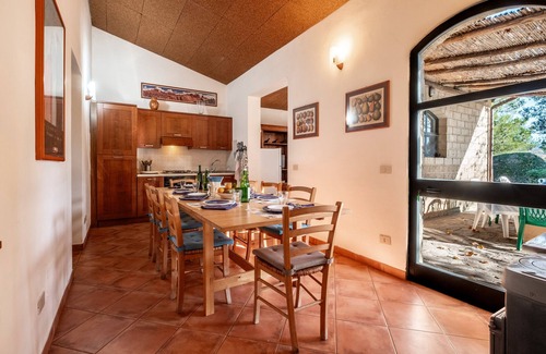 Capalbio Villa | Villa 'Lime Tree' with Private Garden and Wi-Fi