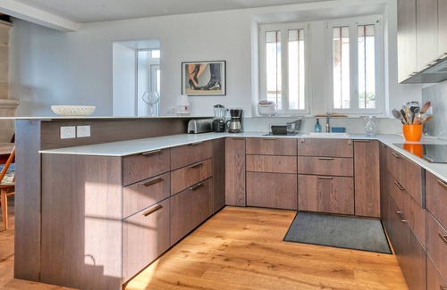Le Croisic Villa | Villa 'Lin Et Maree Face Océan' with Sea View, Private Garden and Wi-Fi