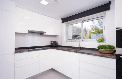 Cumbre del Sol Villa | Villa Lirios by Interhome