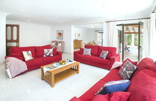Puerto de Pollensa Villa | VILLA LLENAIRE GRAN – 3 MIN WALK TO THE BEACH