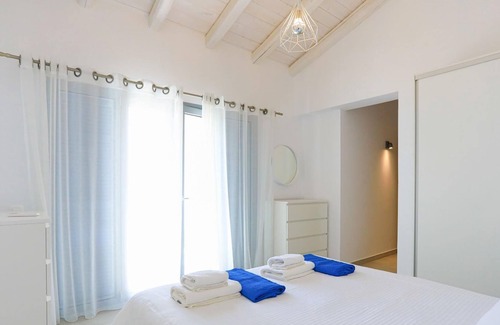Petaleia Villa | Villa Loki in Kremithas