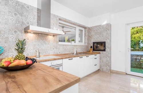 Opric Villa | Villa Lovran, heated pool and spa zone