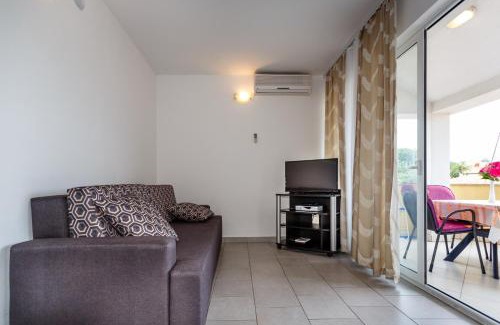 Porat Apartment | Villa Luka 5 min walk to the beach, 5 min to the village
