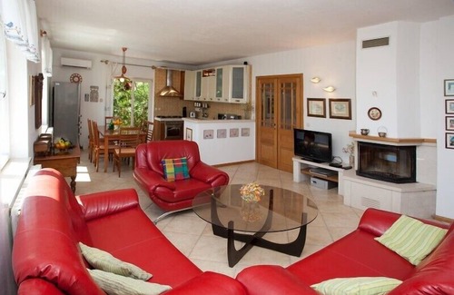 Supetar Villa | Villa Lukrecia in Supetar, private pool, garden, perfect for families