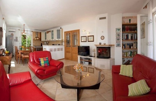 Supetar Villa | Villa Lukrecia in Supetar, private pool, garden, perfect for families