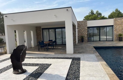 Les 3 Ponts Villa | VILLA LUMIERE