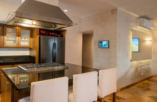 Pedregal Villa | Villa Luna Nueva - Concierge and Maid Service included