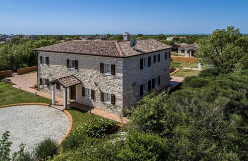 Cabrunici Villa | Villa Lux. Ema with heated pool surrounded by Mediterranean vegetation