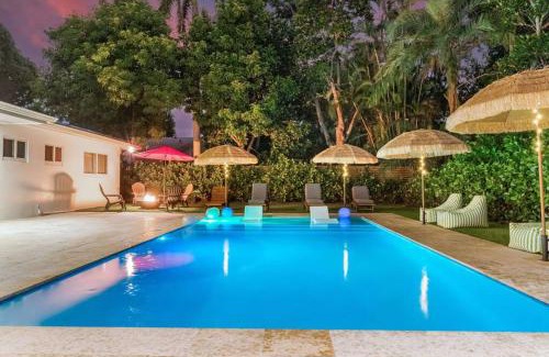 Ojus House | Villa Luxe Modern Pool Covered Terrace