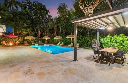 Ojus House | Villa Luxe Modern Pool Covered Terrace