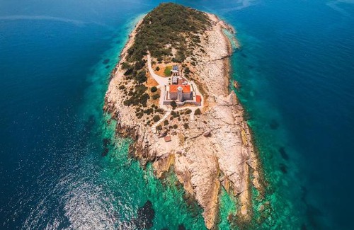 Cove Rogacic Villa | Villa Luxury Lighthouse Vis-Croatia