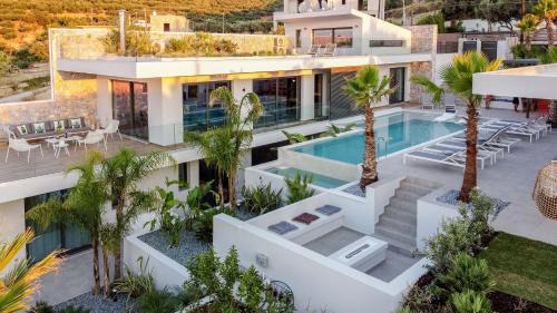 Kissamos Villa | Villa Lydia I Superb views, two pools, next to the city