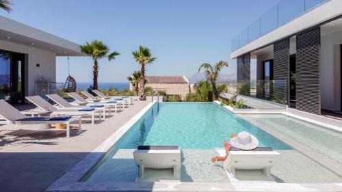 Kissamos Villa | Villa Lydia I Superb views, two pools, next to the city