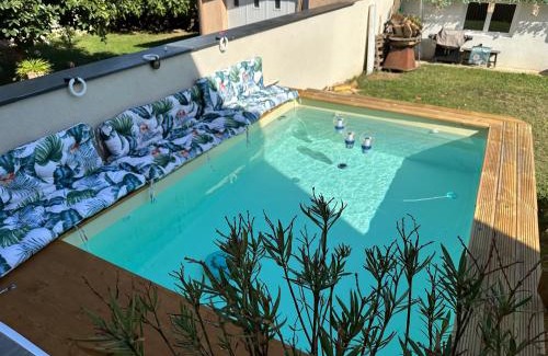 Santy - La Plaine Villa | Villa lyon 8e, 8 personnes Piscine jardin, parking privé, terrain de pétanque