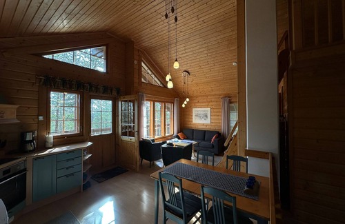 Pyhatunturi Cottage | Villa Mörhön maja - A traditional Finnish log cabin right by the Pyhä Ski Resort