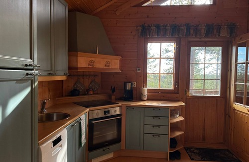 Pyhatunturi Cottage | Villa Mörhön maja - A traditional Finnish log cabin right by the Pyhä Ski Resort