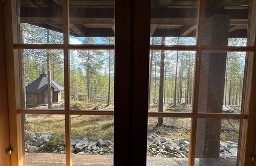 Pyhatunturi Cottage | Villa Mörhön maja - A traditional Finnish log cabin right by the Pyhä Ski Resort