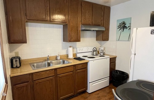 Historic Tennis Club Villa | Villa M - 1bedroom villa with kitchen, steps from downtown Palm Springs! 🍒