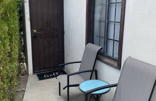 Historic Tennis Club Villa | Villa M - 1bedroom villa with kitchen, steps from downtown Palm Springs! 🍒
