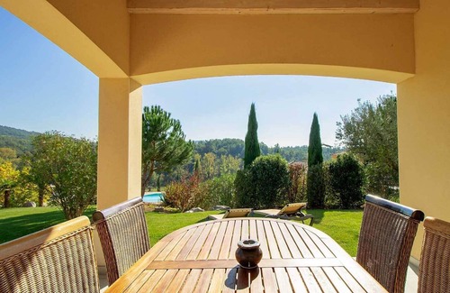 Saint-Maurice-dʼArdeche Villa | Villa Muscat - private terrace and garden