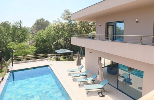 Biot Villa | VILLA M - Superb luxurious villa in Biot with overflowing pool