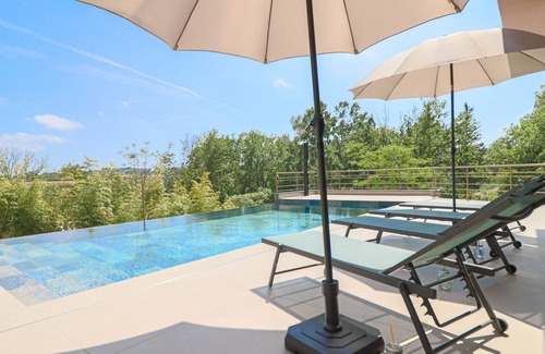 Biot Villa | VILLA M - Superb luxurious villa in Biot with overflowing pool