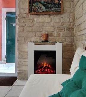 Cove Murtar Villa | Villa Macaklin - Authentic island house at the beach in Čikat forest Park with its own parking