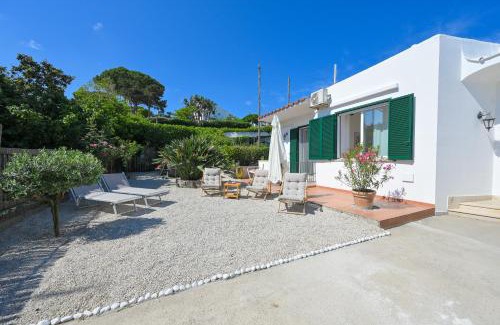 Ischia Porto Villa | Villa Maddalena con Giardino Privato e Parcheggio - Perfetta per 6 Ospiti