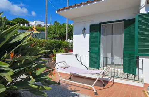 Ischia Porto Villa | Villa Maddalena con Giardino Privato e Parcheggio - Perfetta per 6 Ospiti