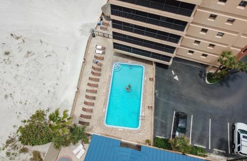 Madeira Beach House | Villa Madeira by Travel Resort Services