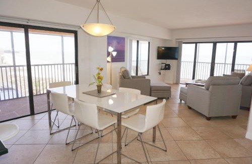 Madeira Beach House | Villa Madeira by Travel Resort Services