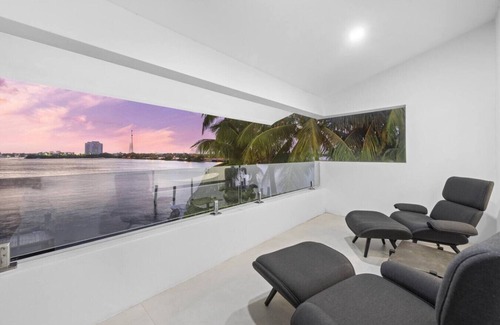North Bay Village Apartment | Villa Malia Waterfront with Dock