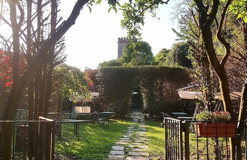 Finalborgo House | Villa Malvina B: A welcoming apartment that is part of an ancient historic building, with Free WI-FI.