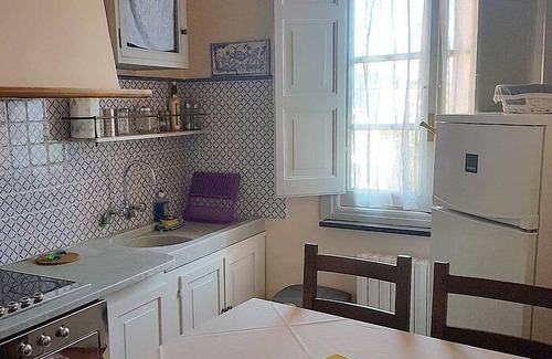 Finalborgo House | Villa Malvina D: A welcoming apartment that is part of an ancient historic building, with Free WI-FI.