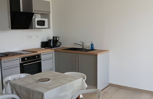 Batz-sur-Mer Villa | Villa 'Marais Salants 350m De La Mer' with Wi-Fi